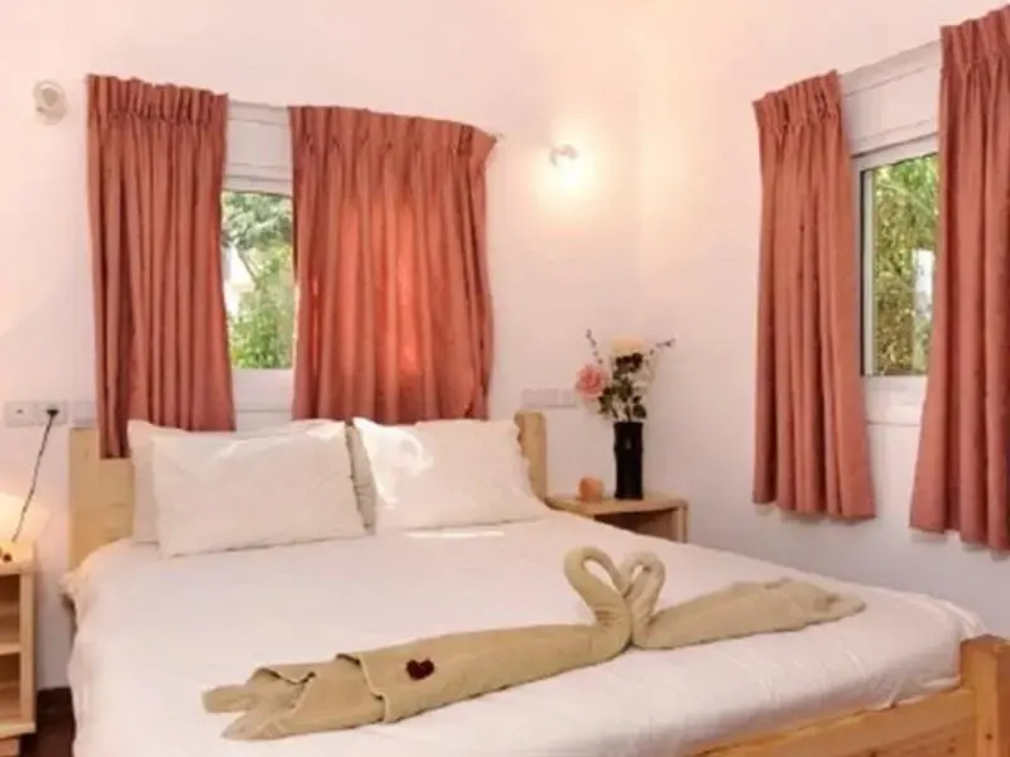 Mul Kinneret Livnim Suites