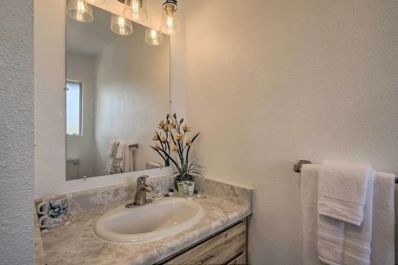 Keaau Home - 34 Mi to Volcanoes NP, Near Hilo