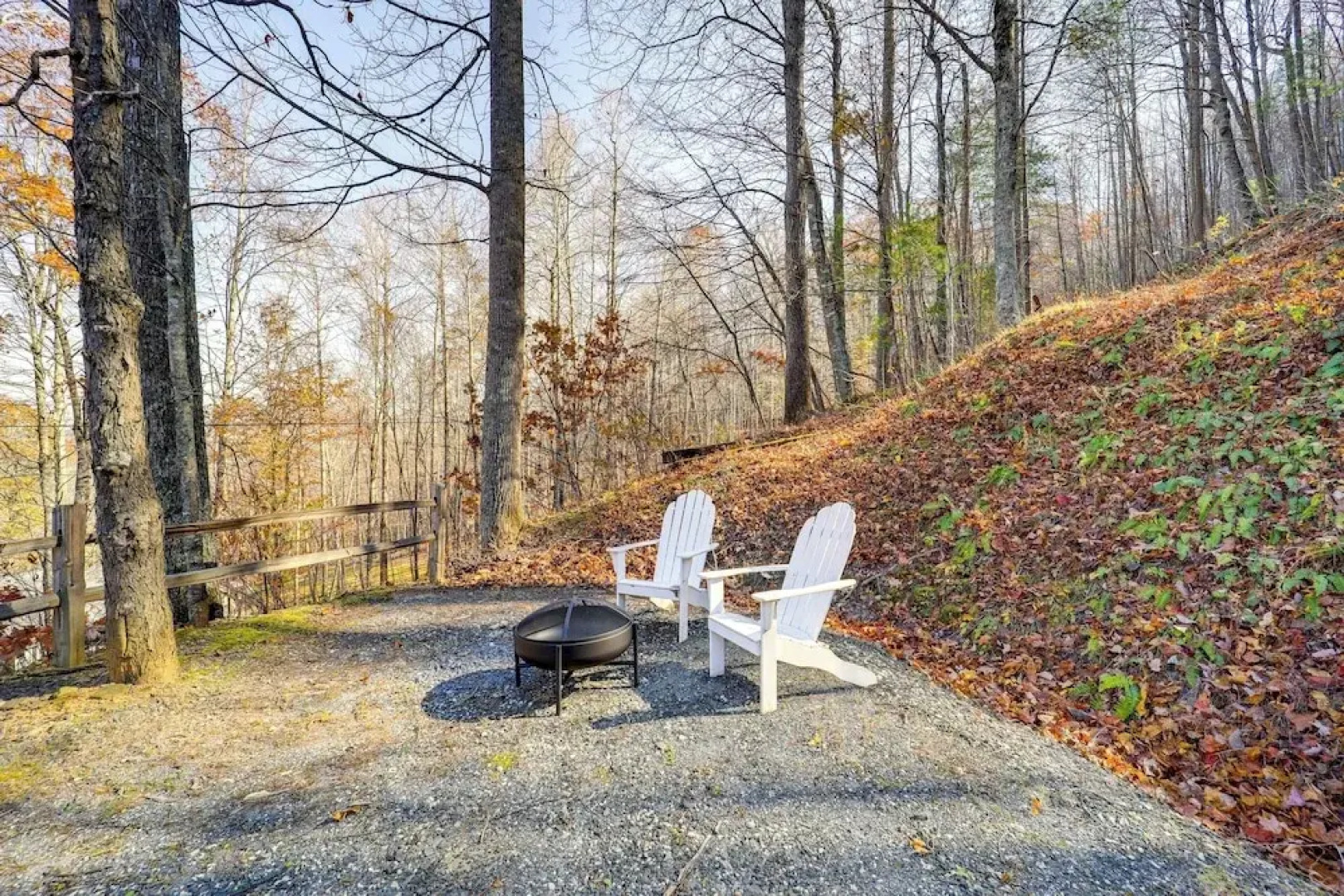 Pet-friendly Cabin w/ Fire Pit in Spruce Pine!