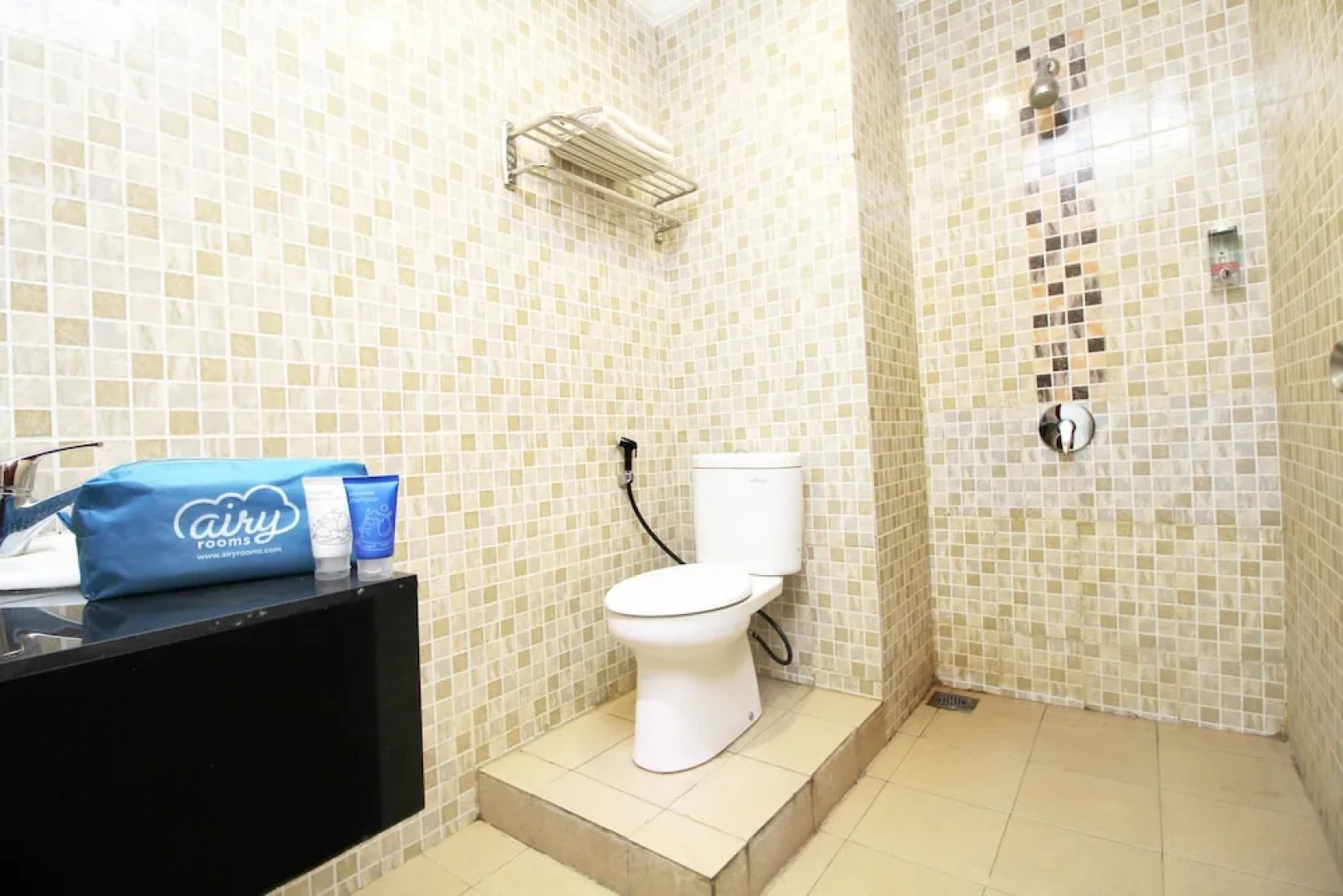 Airy Mandonga Saranani 168 Kendari