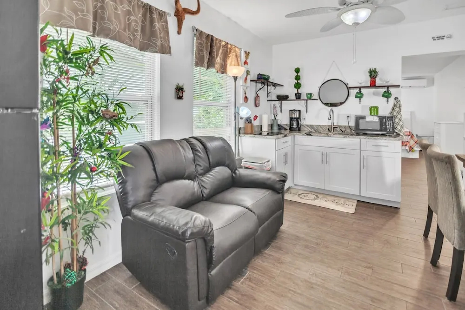 Spacious And Private Tampa Retreat 1 Bedroom Condo by Redawning