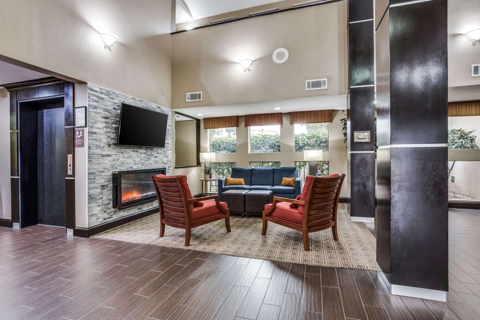 Comfort Inn & Suites Love Field - Dallas Market Center