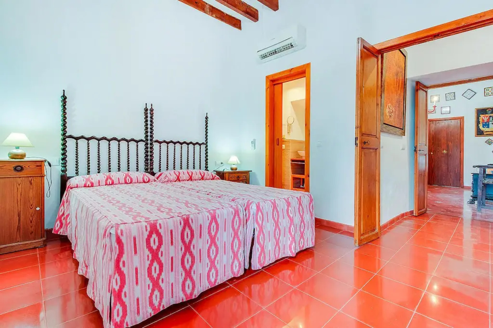 Cottage, Consell In Consell