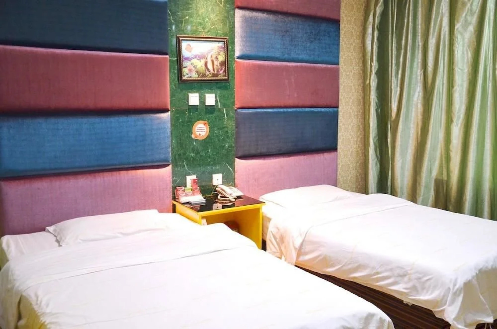 Shiyan Spring Fashion Hotel