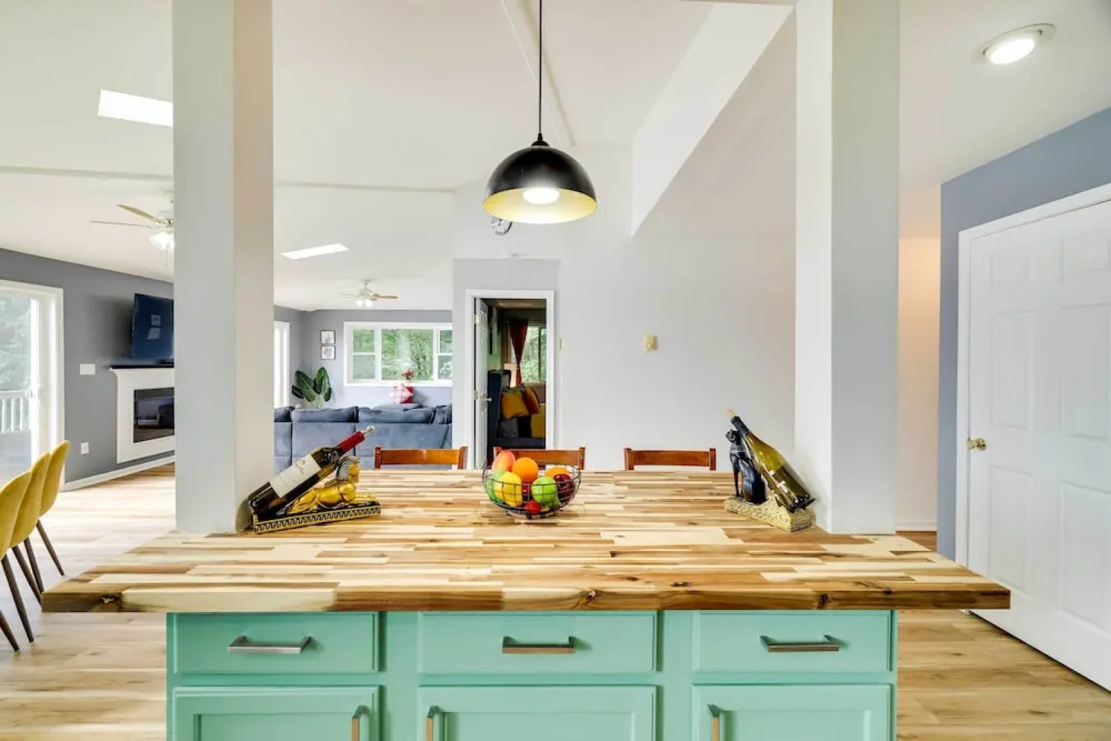 Stunning Tobyhanna Home w/ Lake Access + Kayaks!