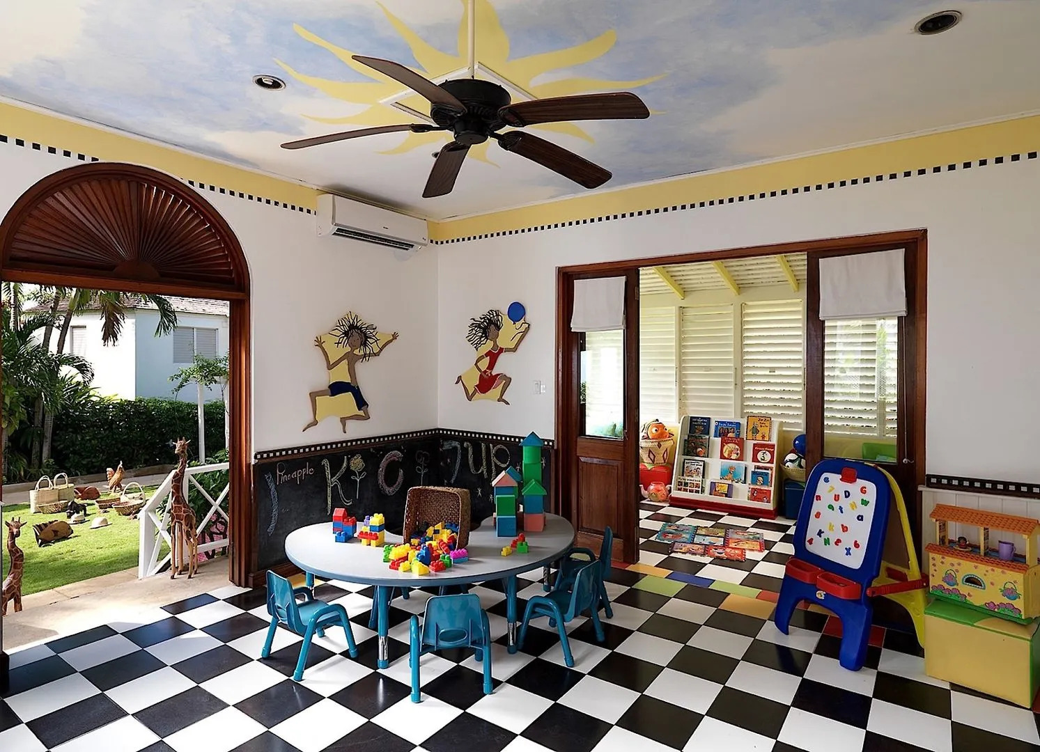 Round Hill Hotel And Villas