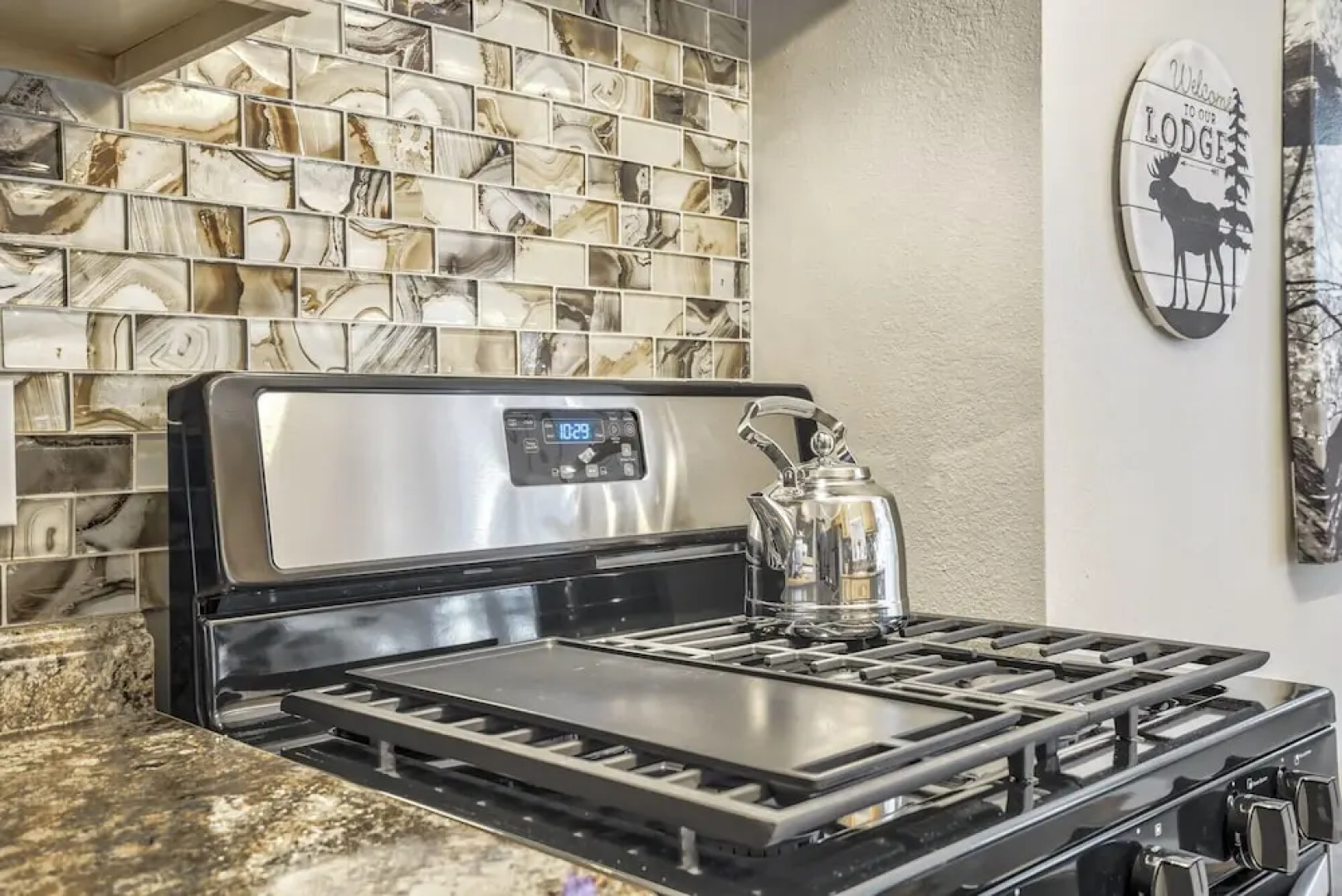 2brwren's Nestdowntown and Hiking Nearby