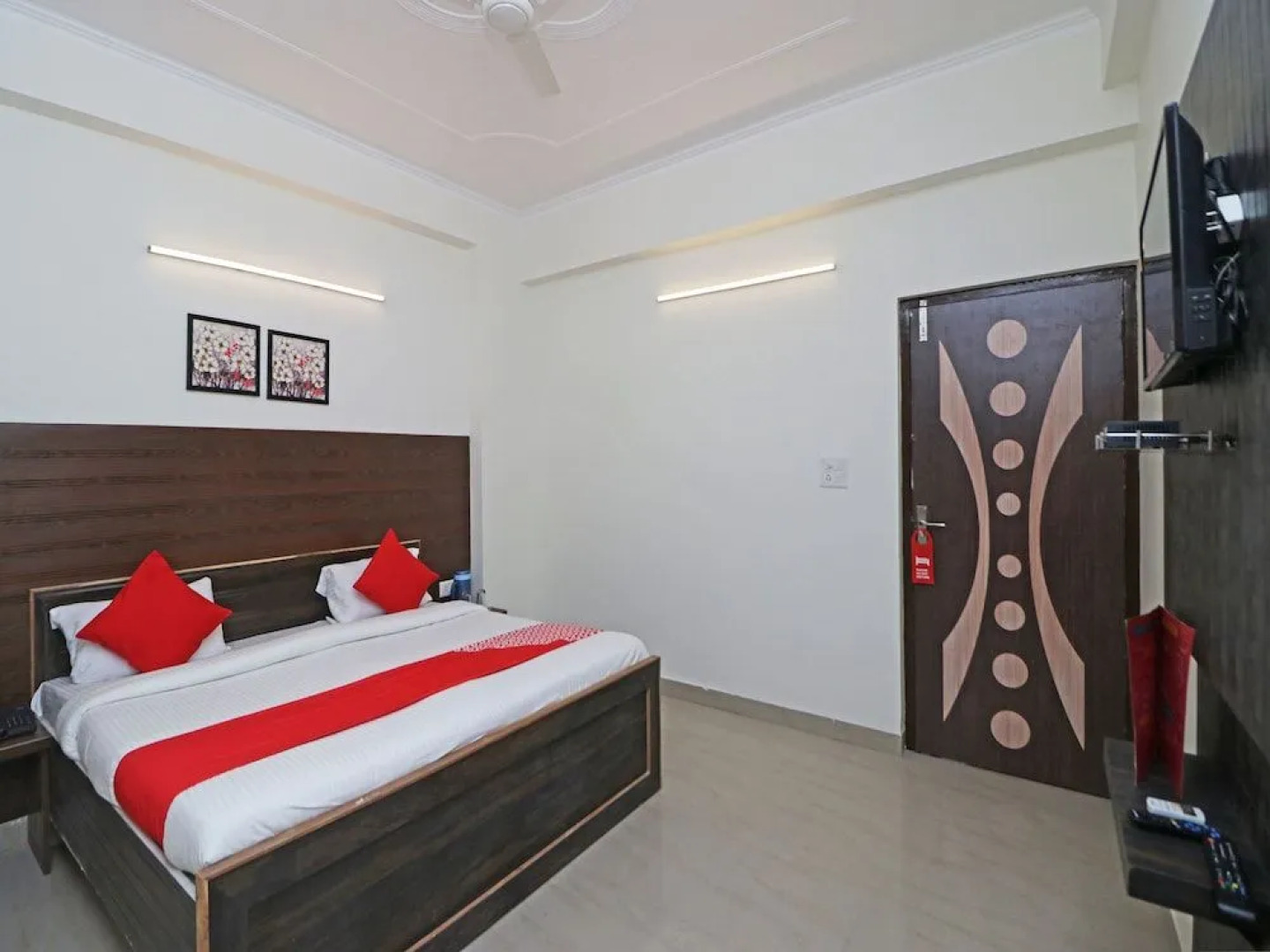 OYO 12493 Hotel Taaz Comfort Inn