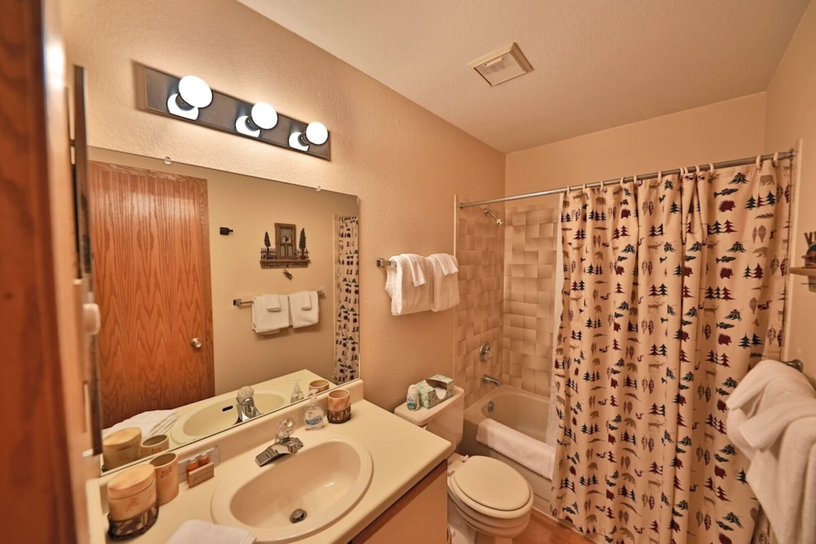 Shadow Mountain Yacht Club #2 2 Bedroom Condo by Redawning