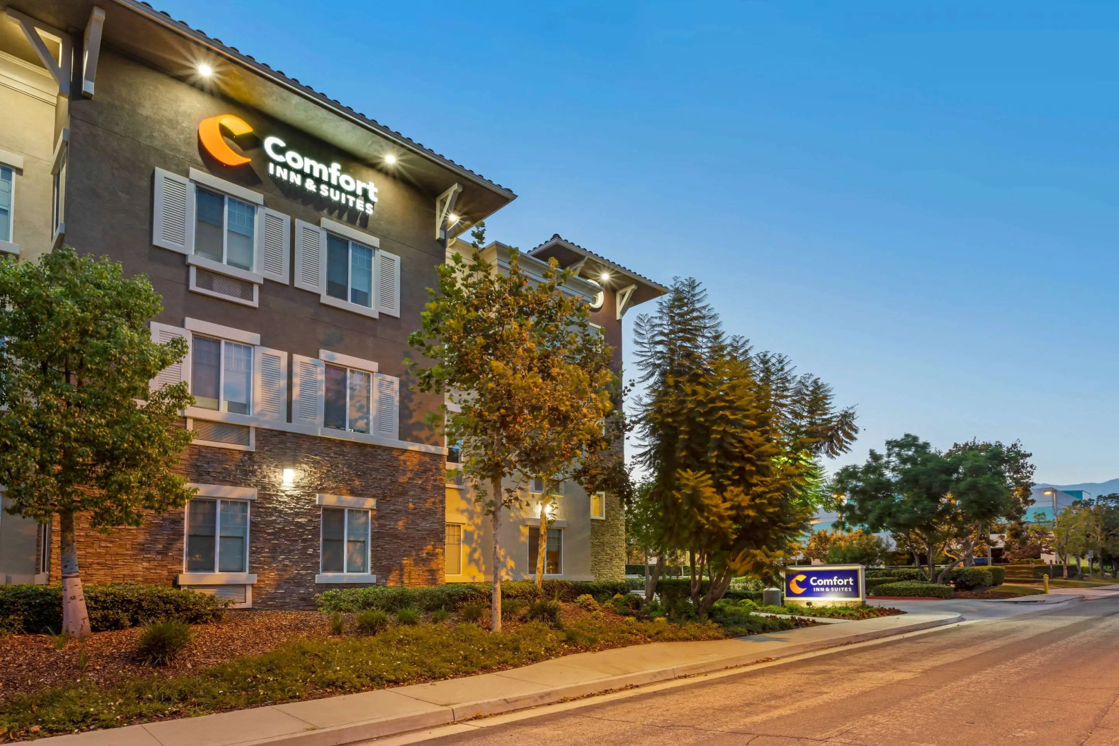 Comfort Inn & Suites near Ontario Airport