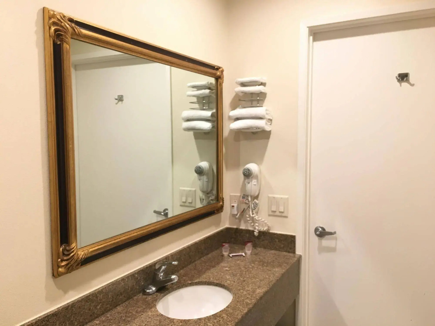 Simply Home Inn & Suites