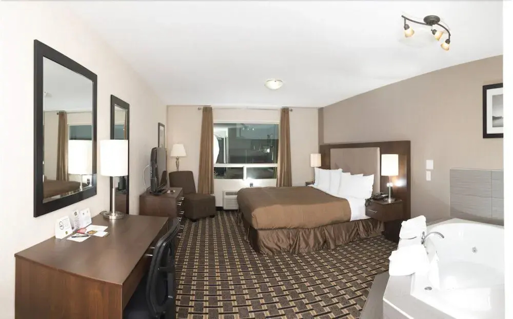 Carlyle Western Star Inn & Suites