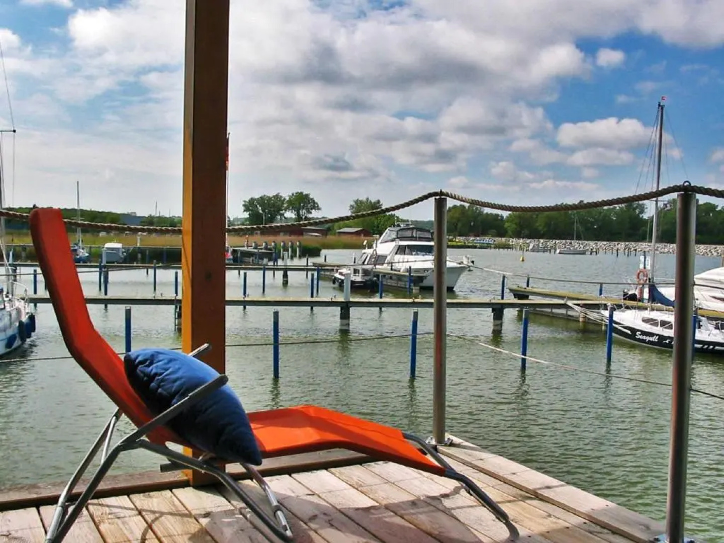 FLOATING HOUSES Classic _ _Schwimm