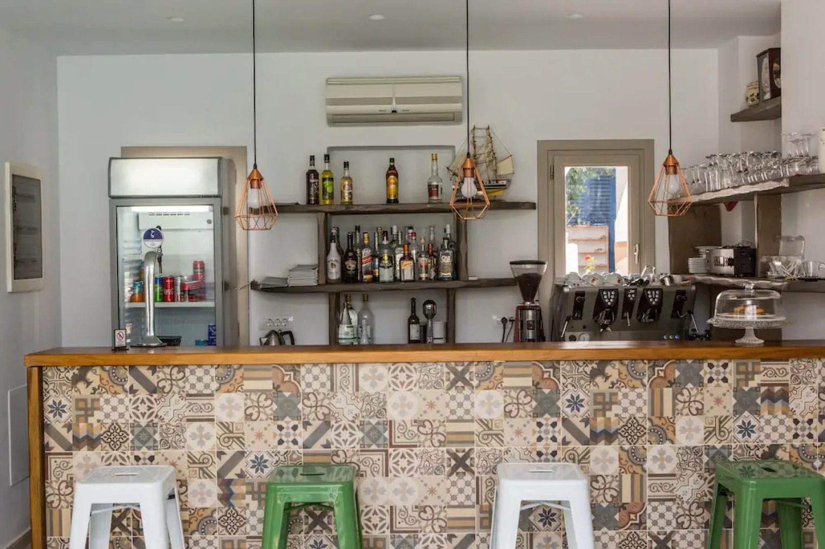 Jason Studios & Apartments