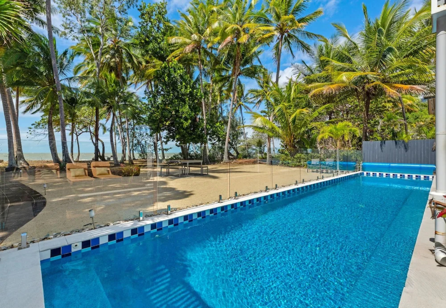 Tenterfield Beachfront Luxury 4 Bedroom Holiday Home