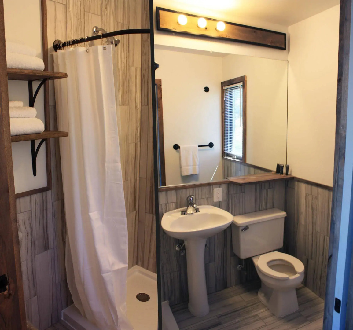 Aqua Aire Inn & Suites