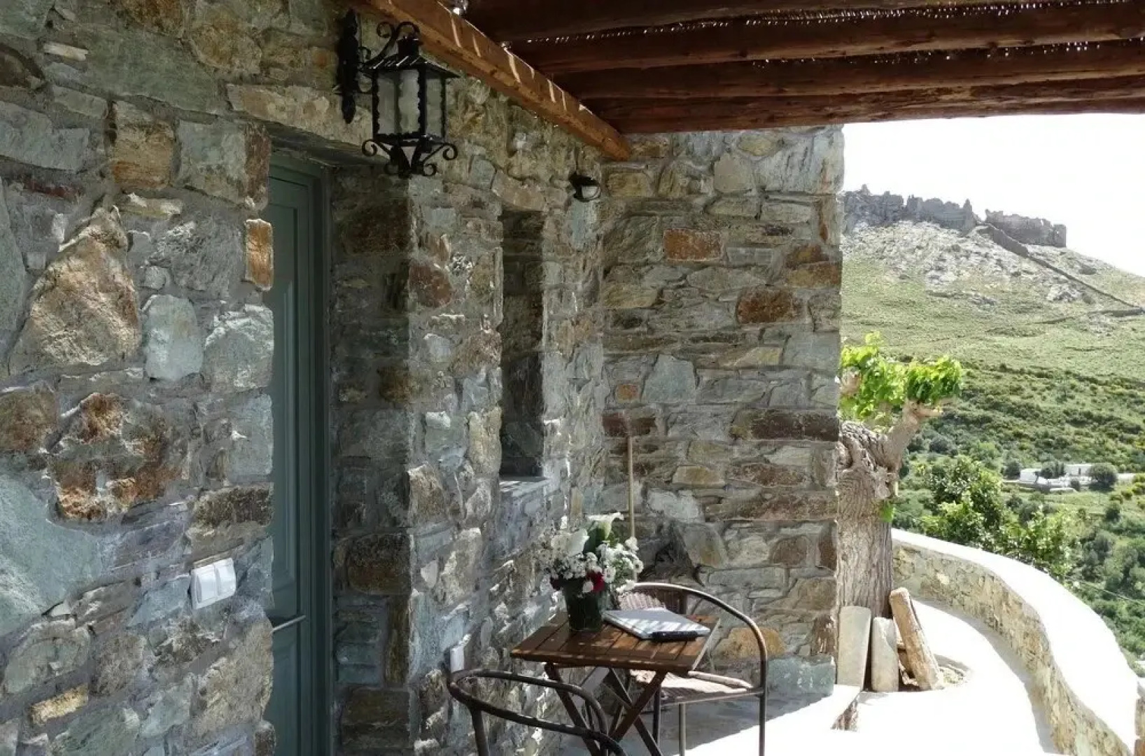 To mpalkoni tis Karistou