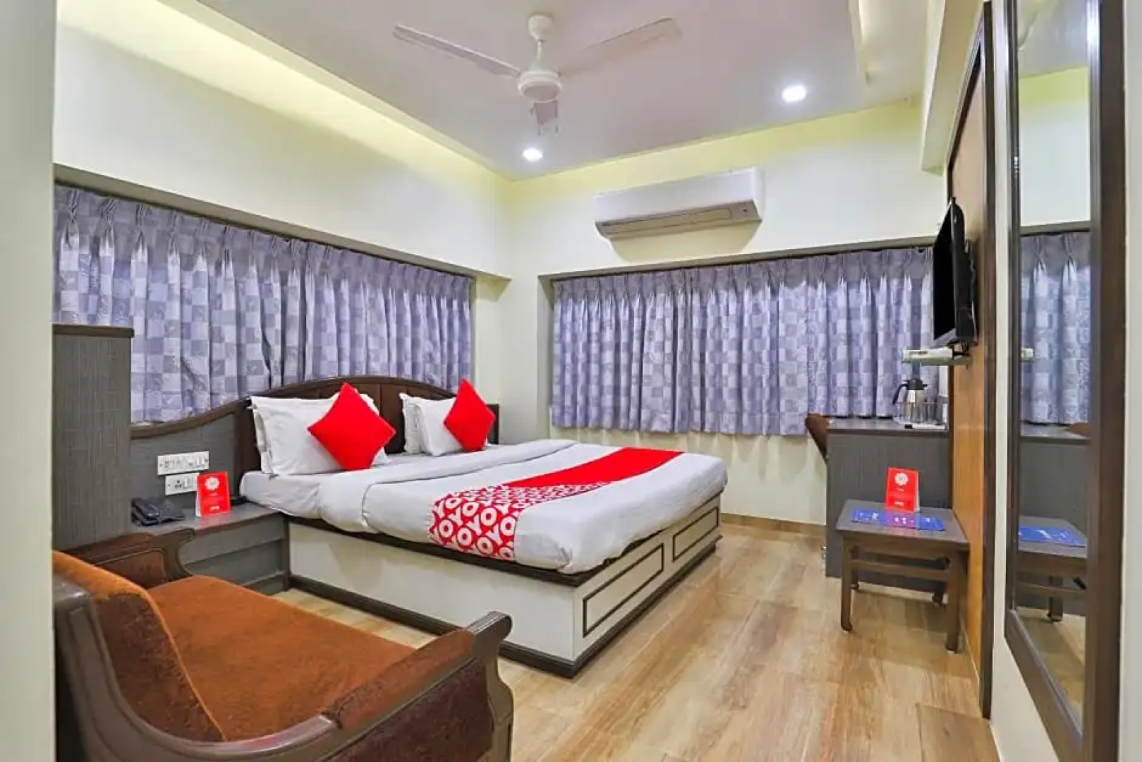 OYO 17117 Hotel Rainbow