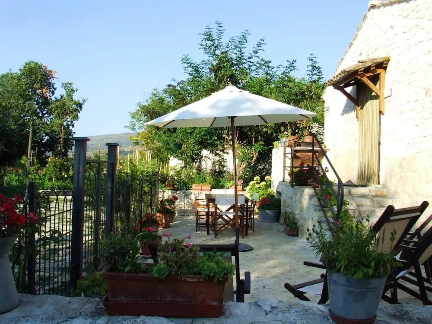 Apartment With one Bedroom in Abbateggio, With Wonderful Mountain View, Enclosed Garden and Wifi - Near the Slopes