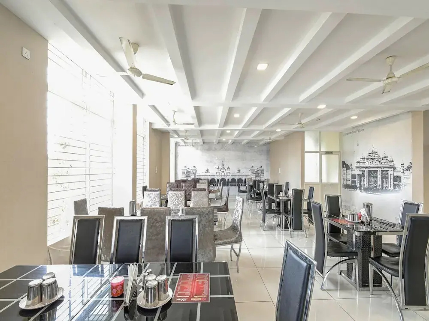 OYO 24959 Slv Royal Inn