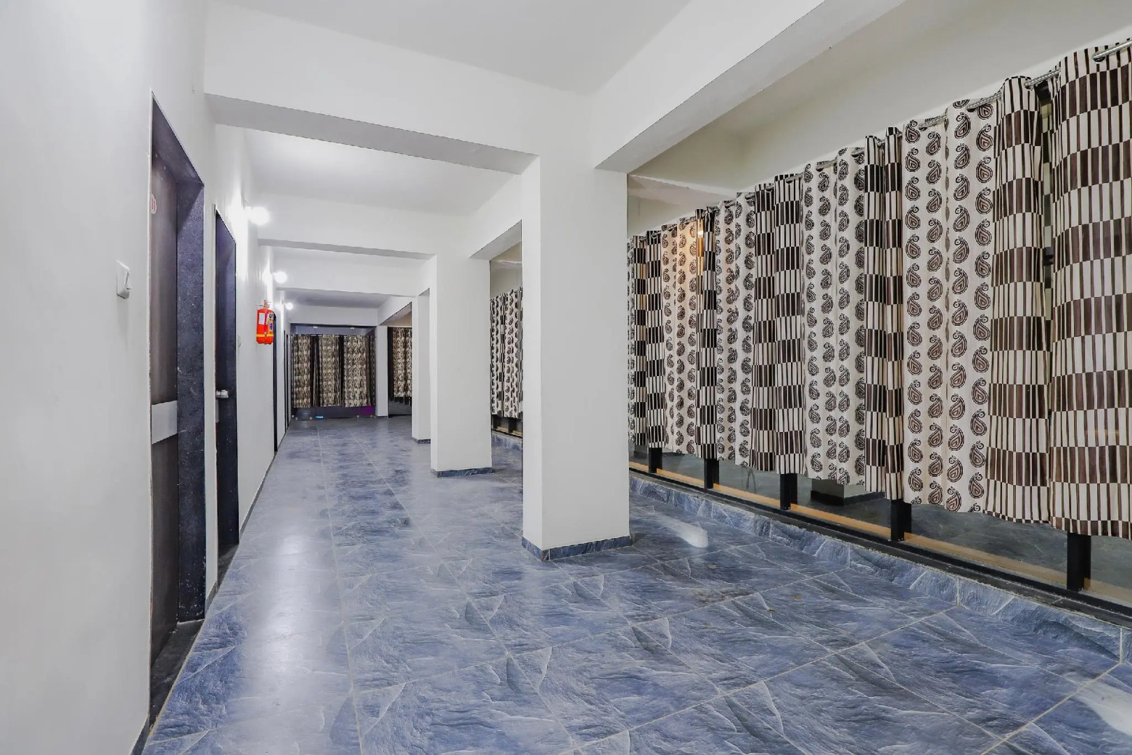 OYO 77910 Hotel Devanshi