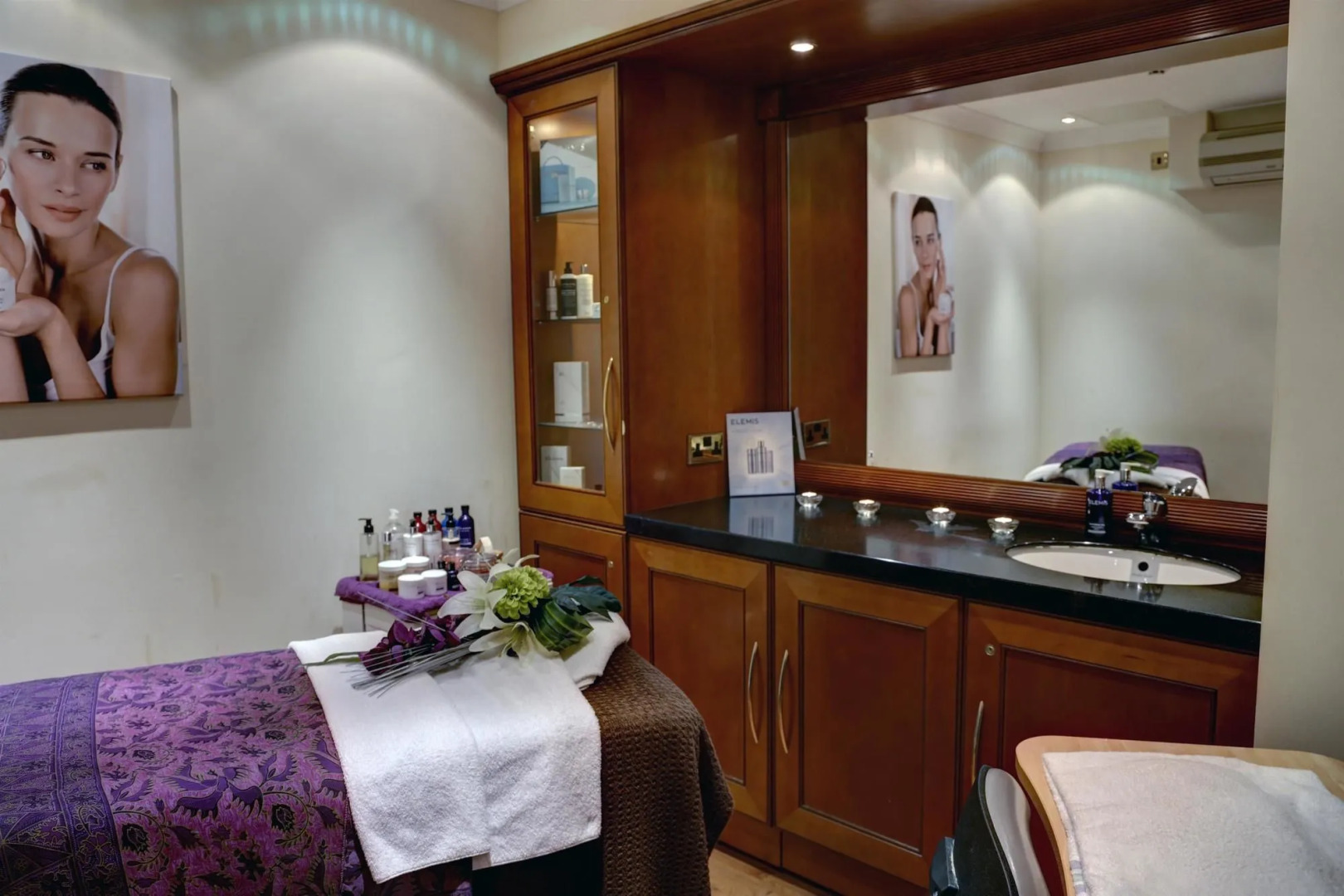 Crowne Plaza East Midlands Airport by IHG