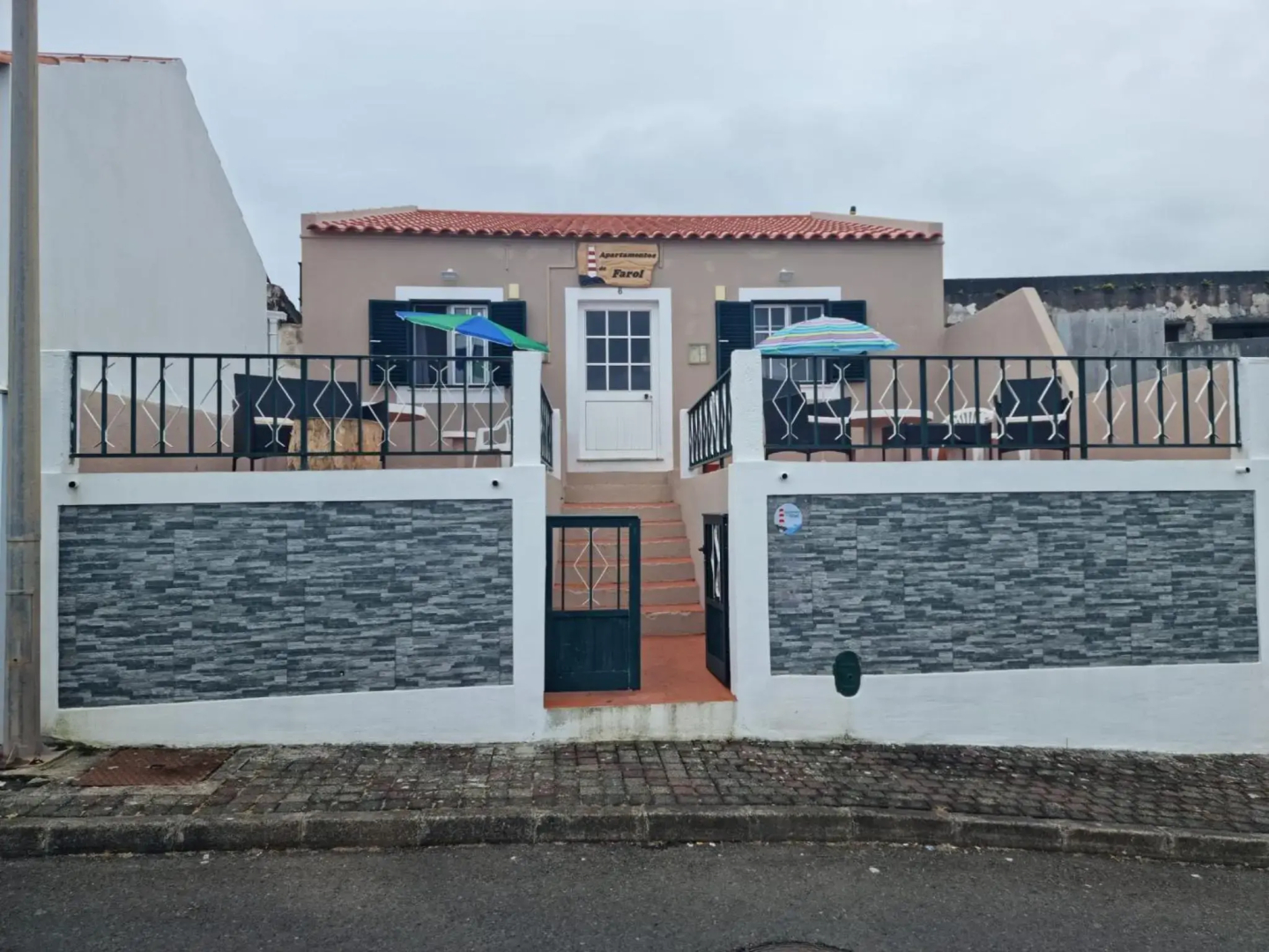 "Apartamentos do Farol" com vista para o mar