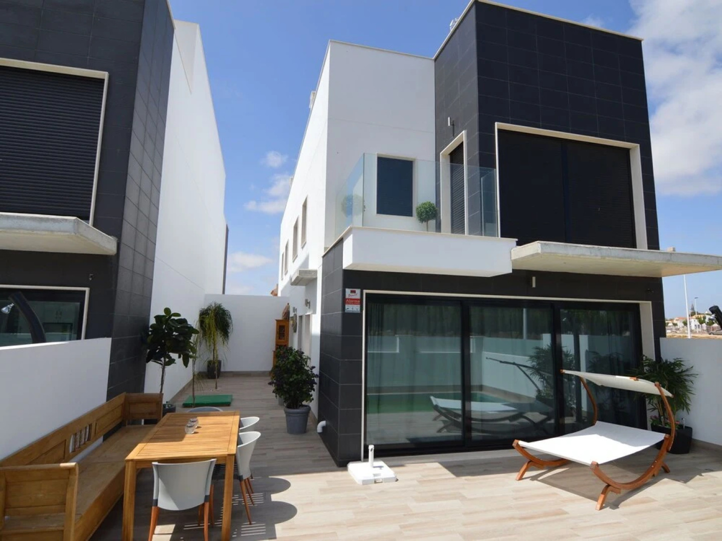 Attractive Holiday Home in San Pedro del Pinetar With Garden