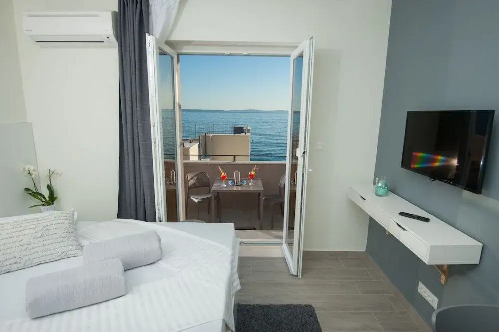 Seaside Luxury Suites