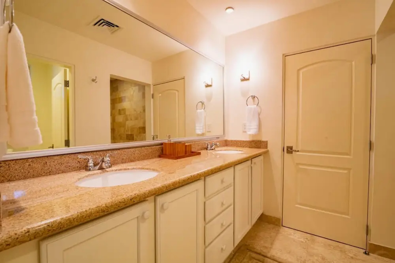 Paraiso Del Mar Resort E202 2 Bed by Casago