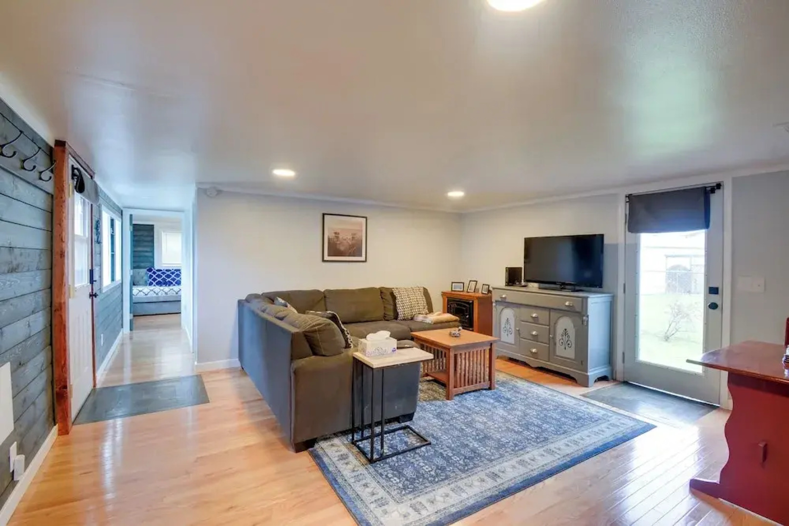 Ocean-themed Westport Home: Bike to Ocean!