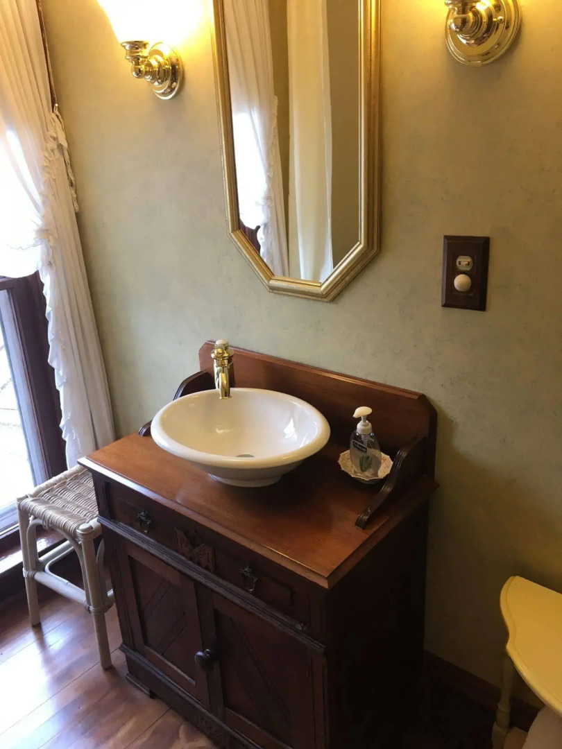 White Swan Inn Bed & Breakfast