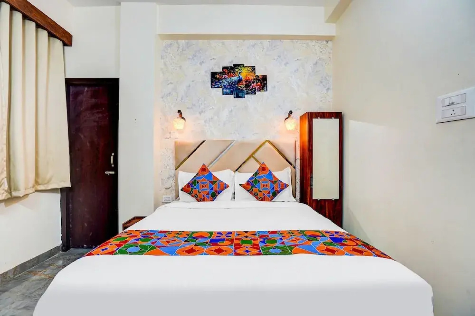 Fabhotel Dream Palace I