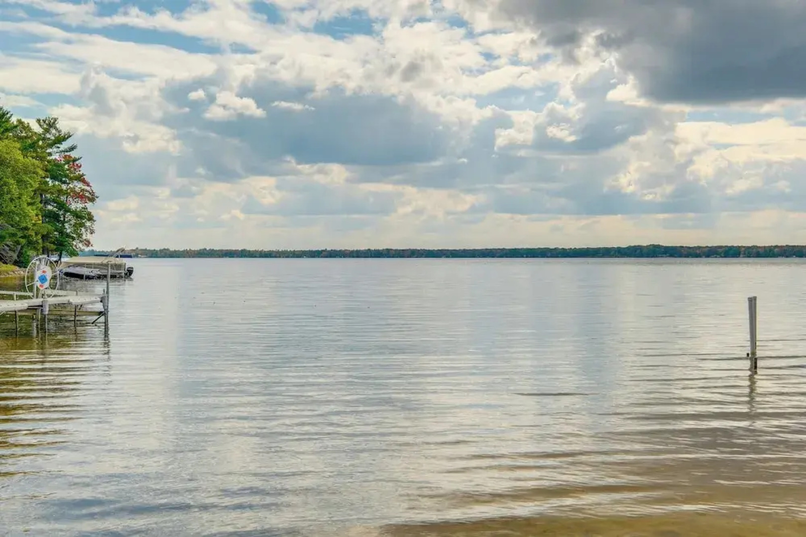 Kalkaska Retreat: Private Hot Tub, Dock, Fireplace