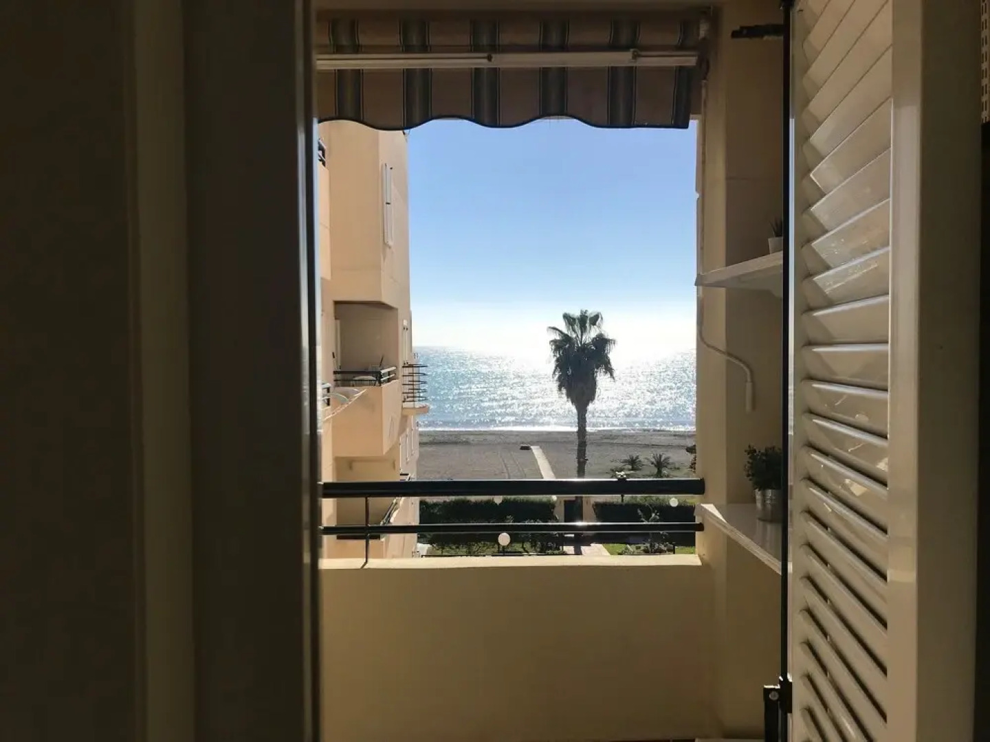 Espectacular residencial en 1ª linea con piscina