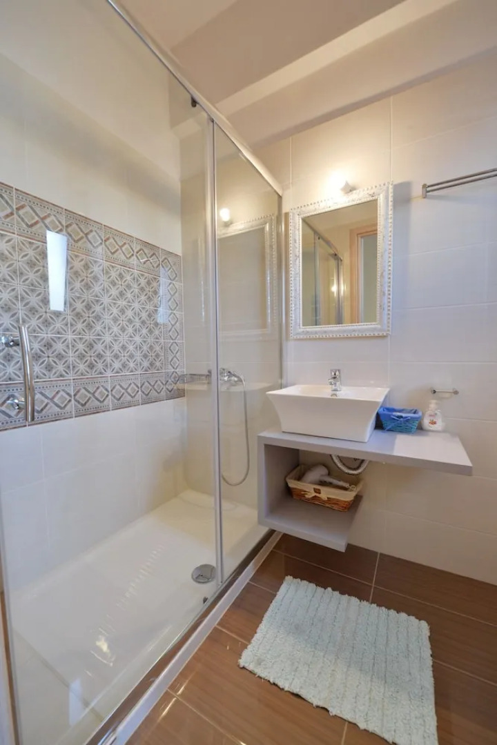 Niriides Luxury Studios