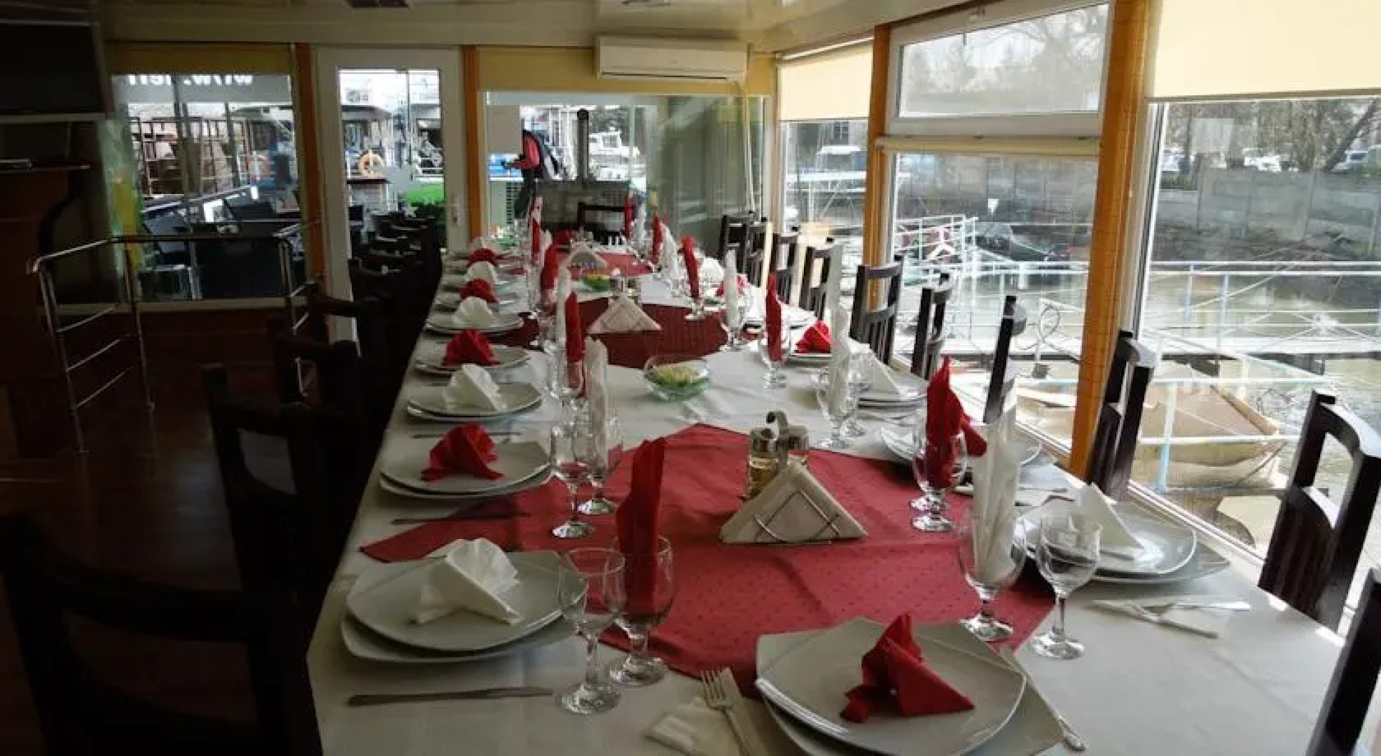 Hotel Plutitor Delta Ways