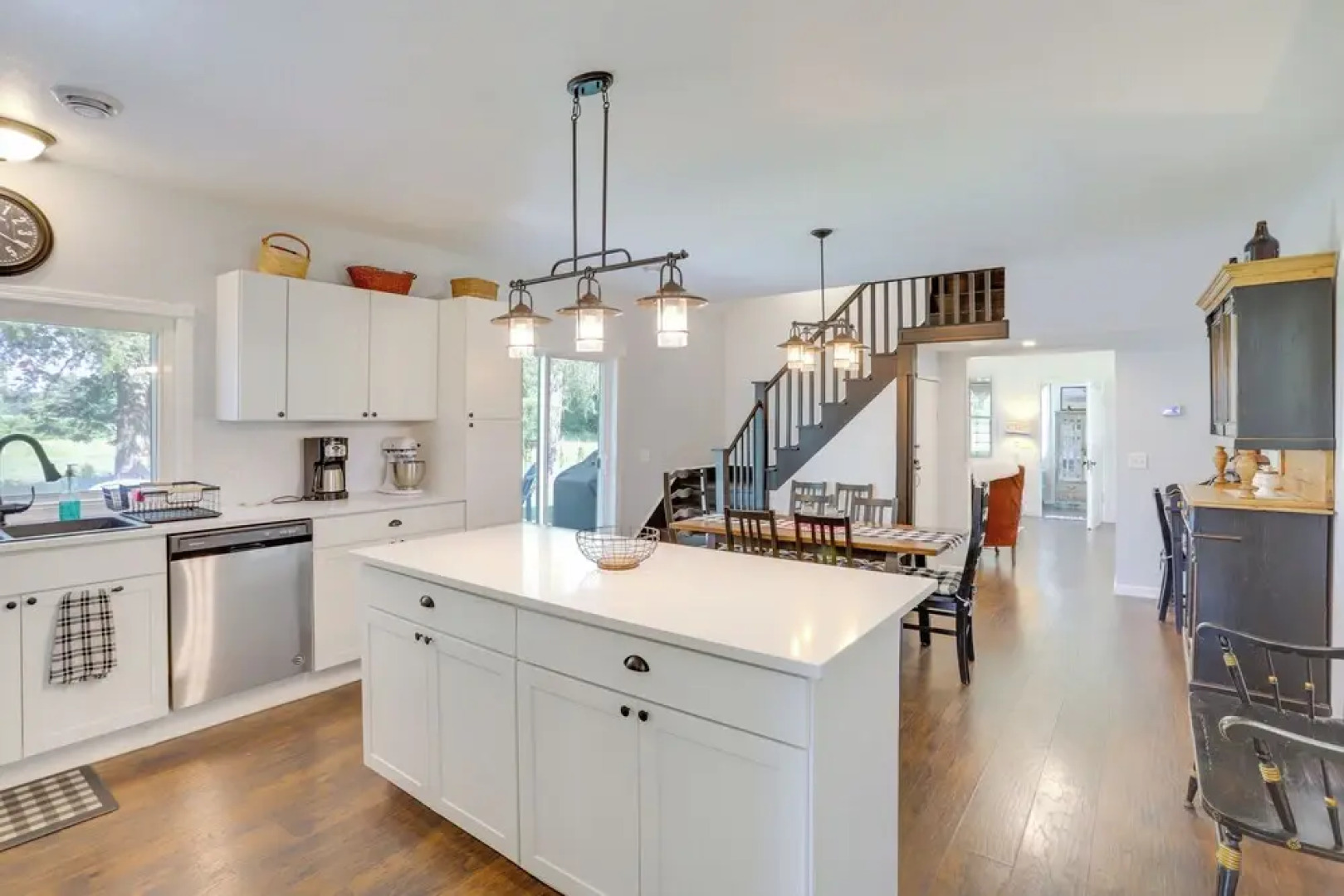 South Haven Farmhouse w/ Fire Pit, 4 Mi to Beach!