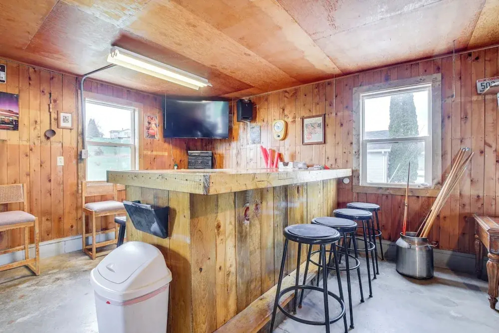 Algoma Retreat: Near Beach, Game Room, Yard