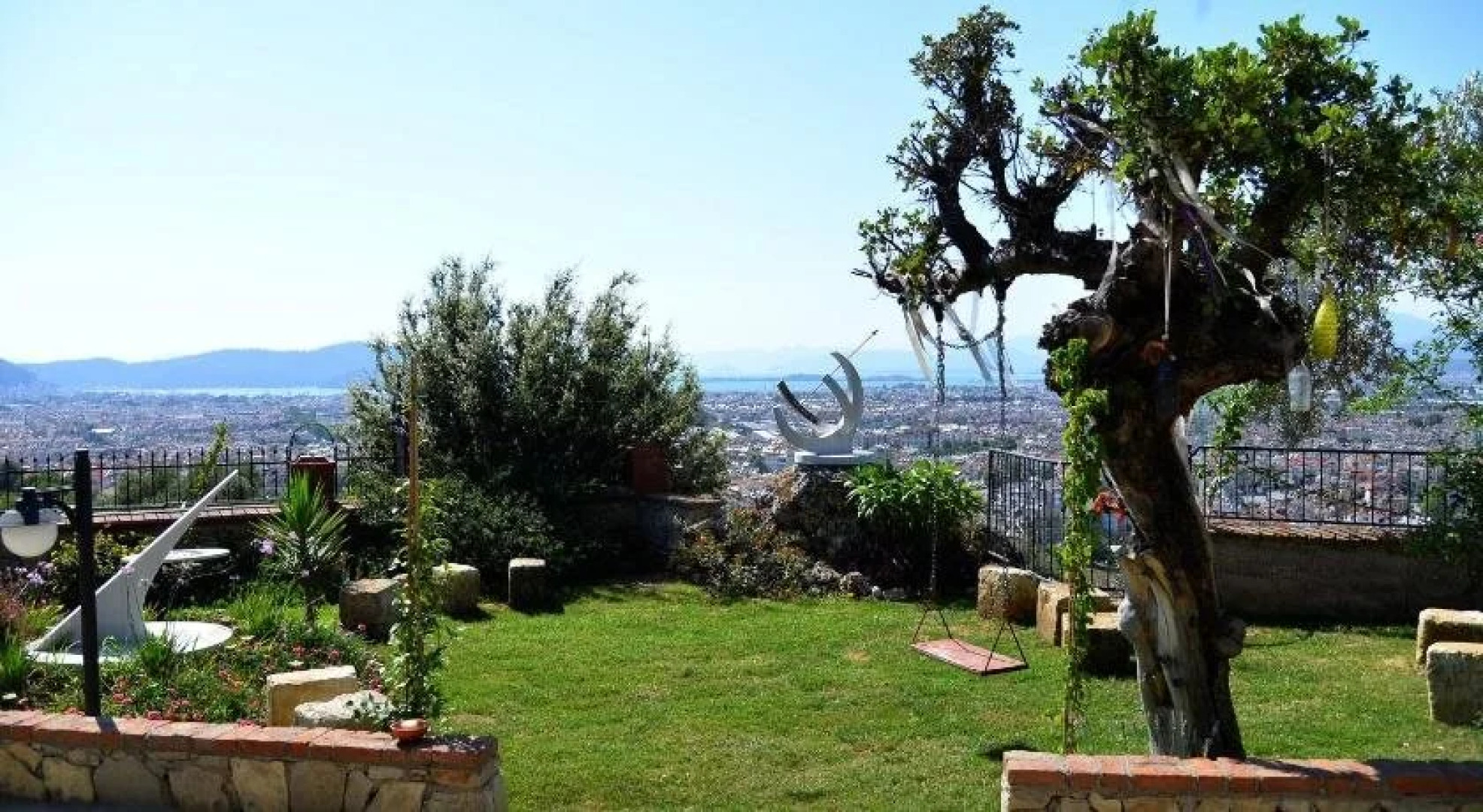 Sundial Hotel & Restaurant