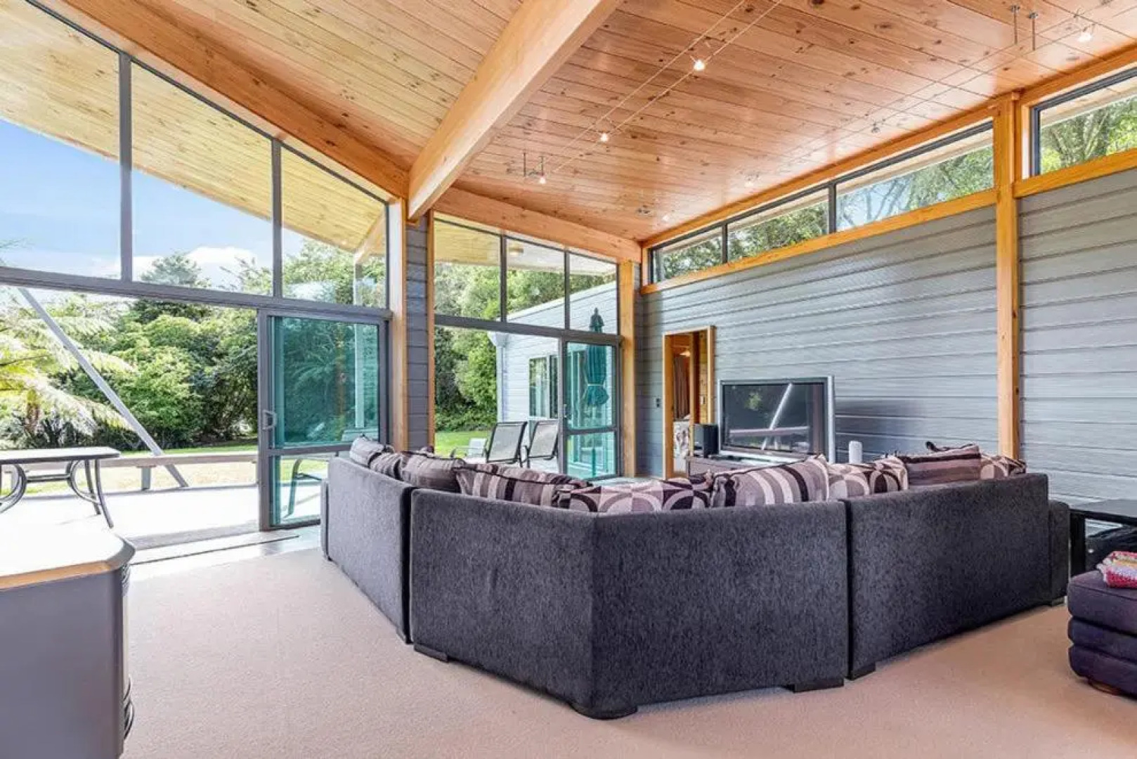 Lakeside Landing - Lake Tarawera Holiday Home