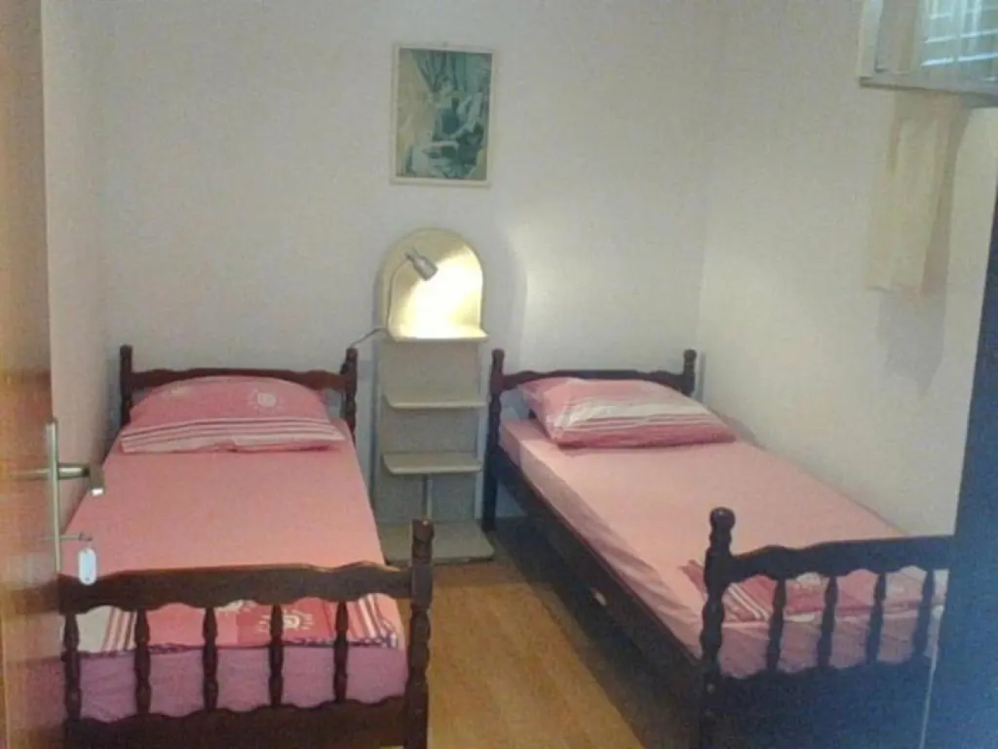 Apartments 1st line to sea and beach,quiet area,private parking,terrace with sea view