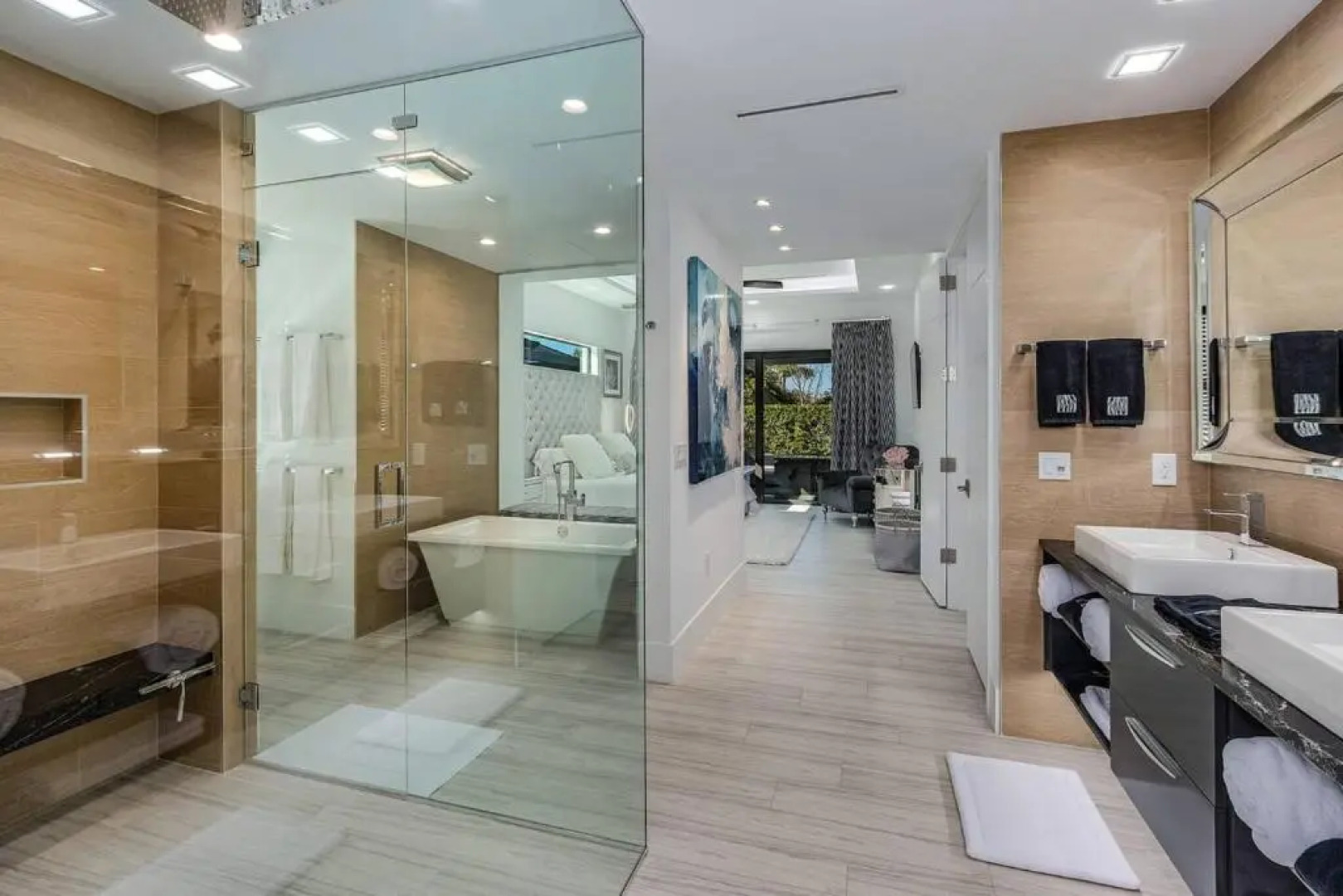 Beach 5 Min. Walk-Luxurious Modern Pool Home