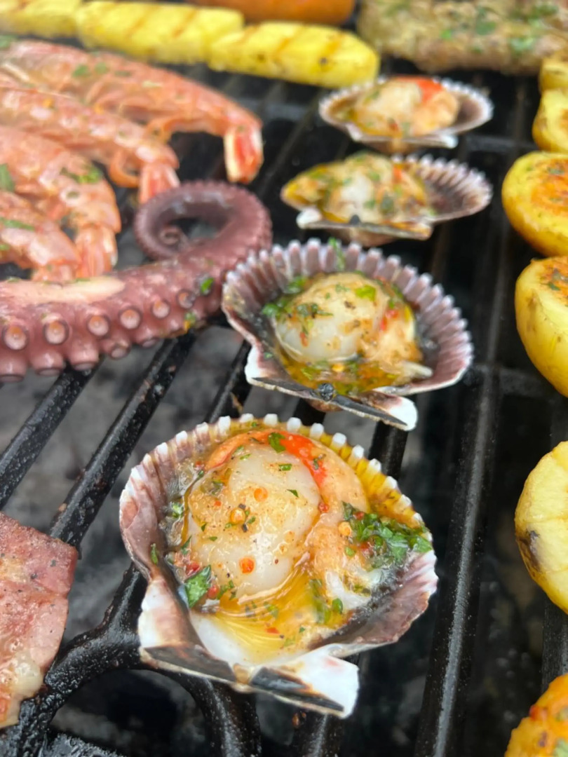 Ron De Mar #3 modern room