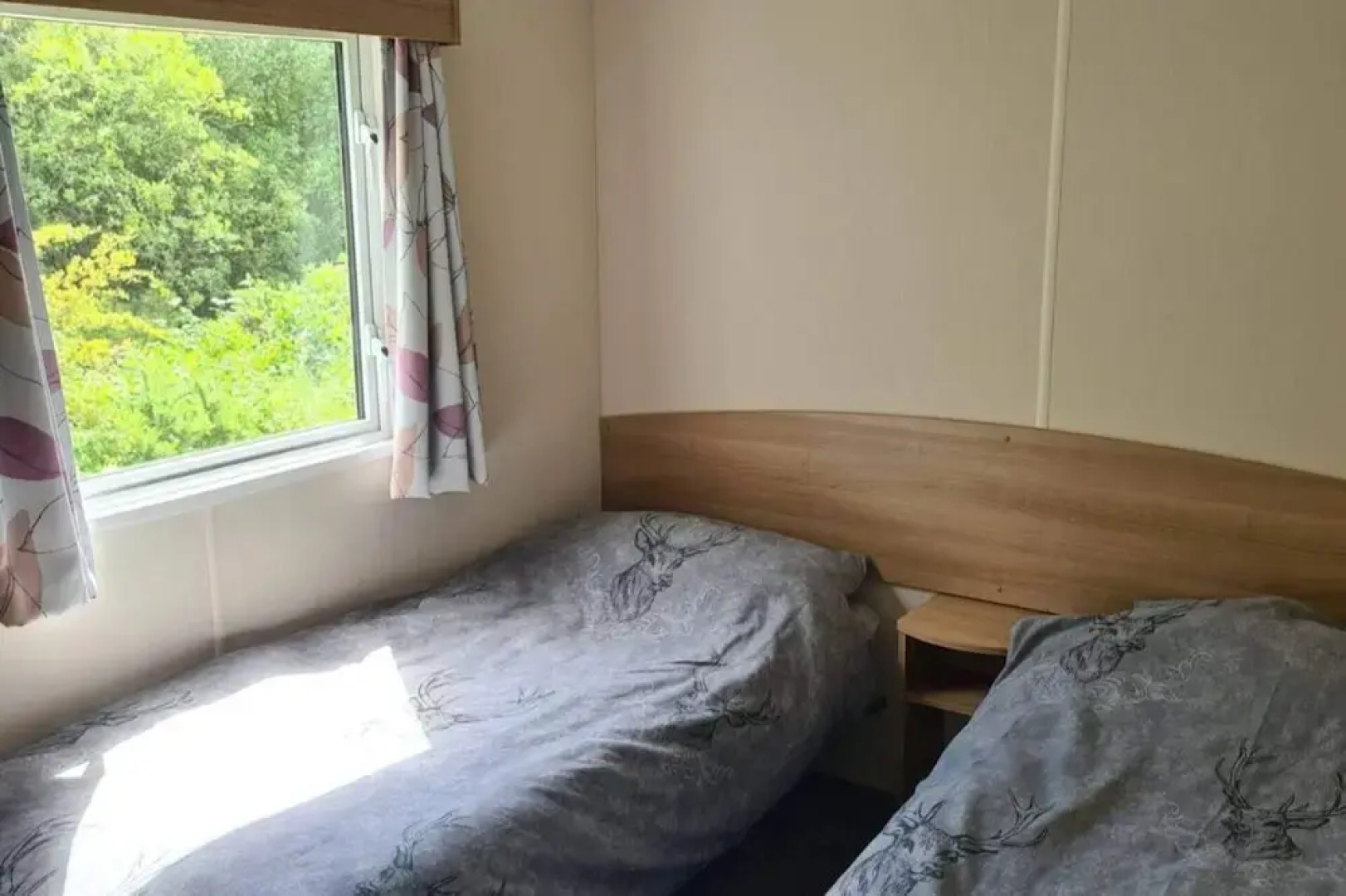 2 Bed Lodge - Sleeps 5 - Parking - Pets - Wifi
