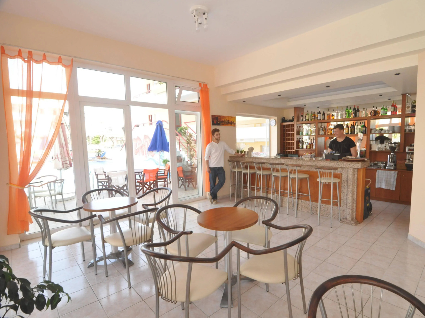 Erato Studios & Apartments