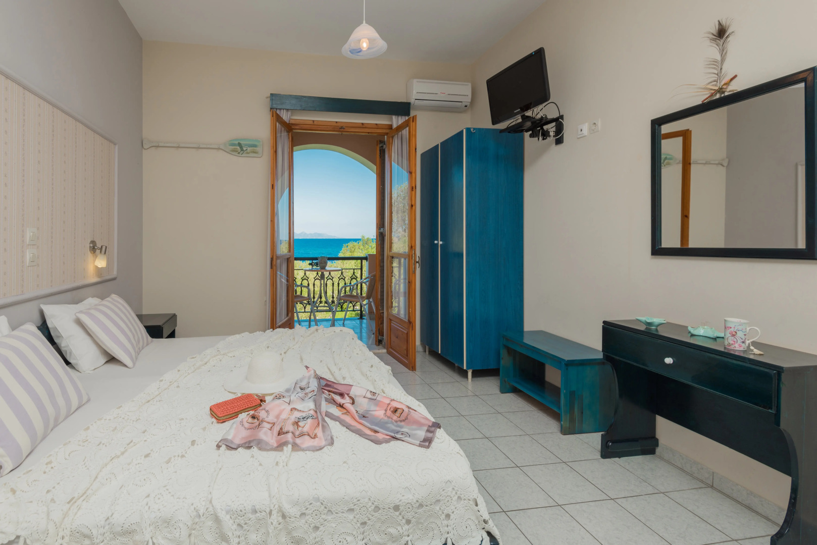 Kavos Psarou Studios and Apartments