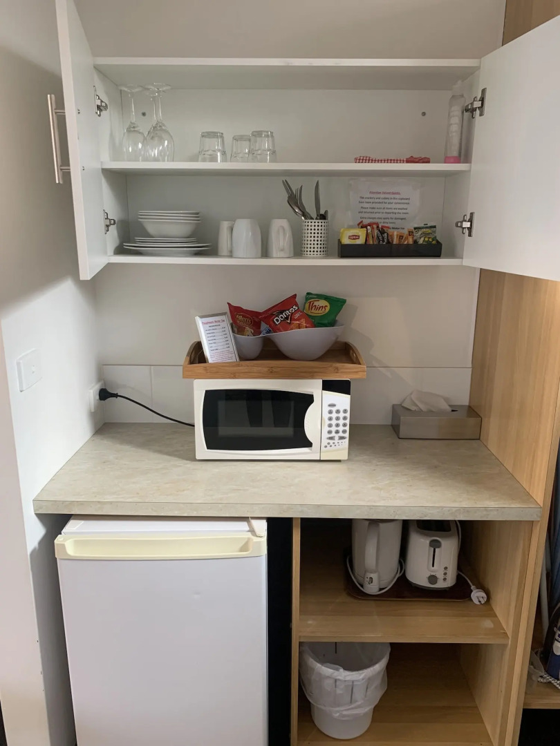 Ploughmans Motor Inn