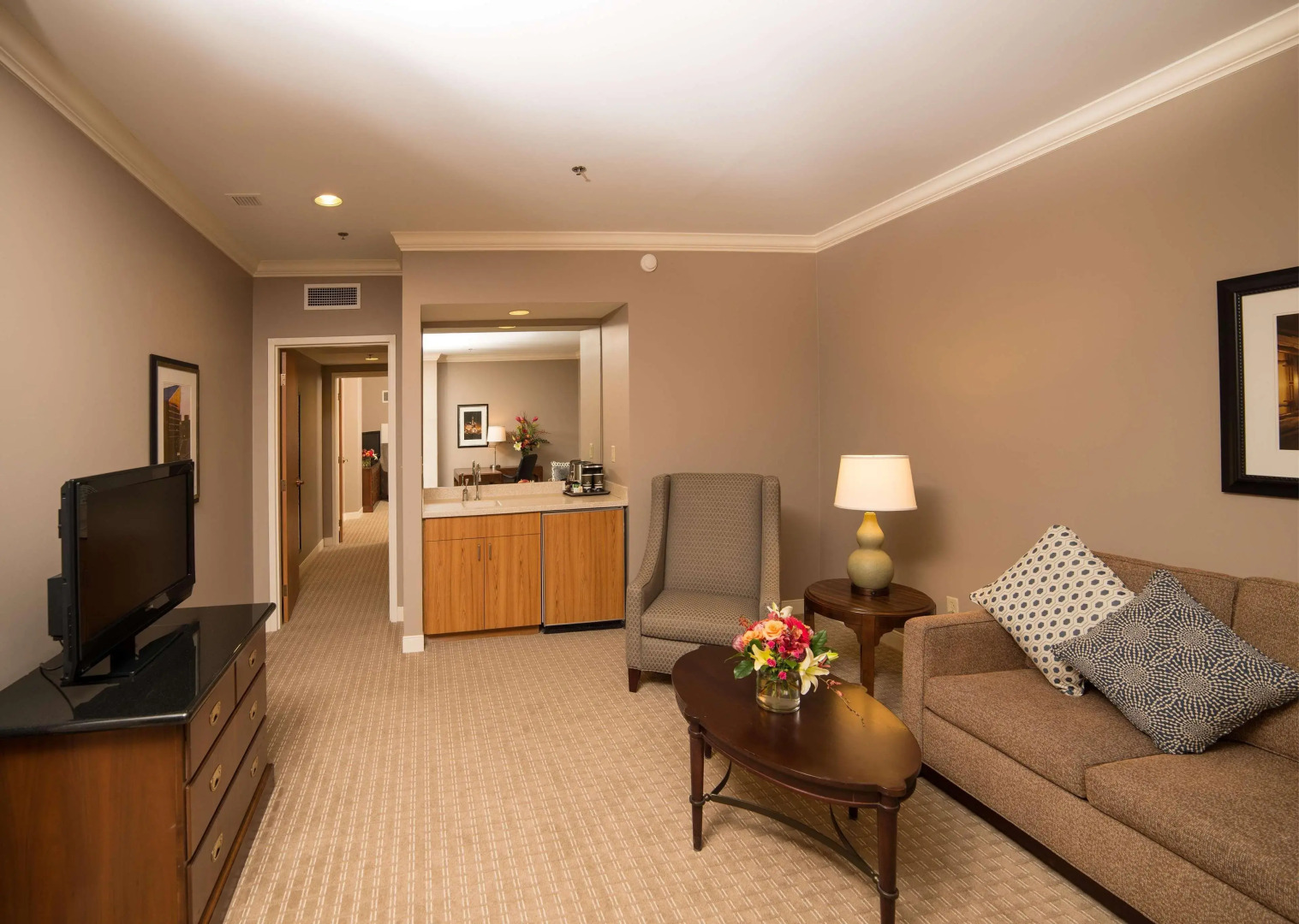 Hilton Indianapolis Hotel & Suites