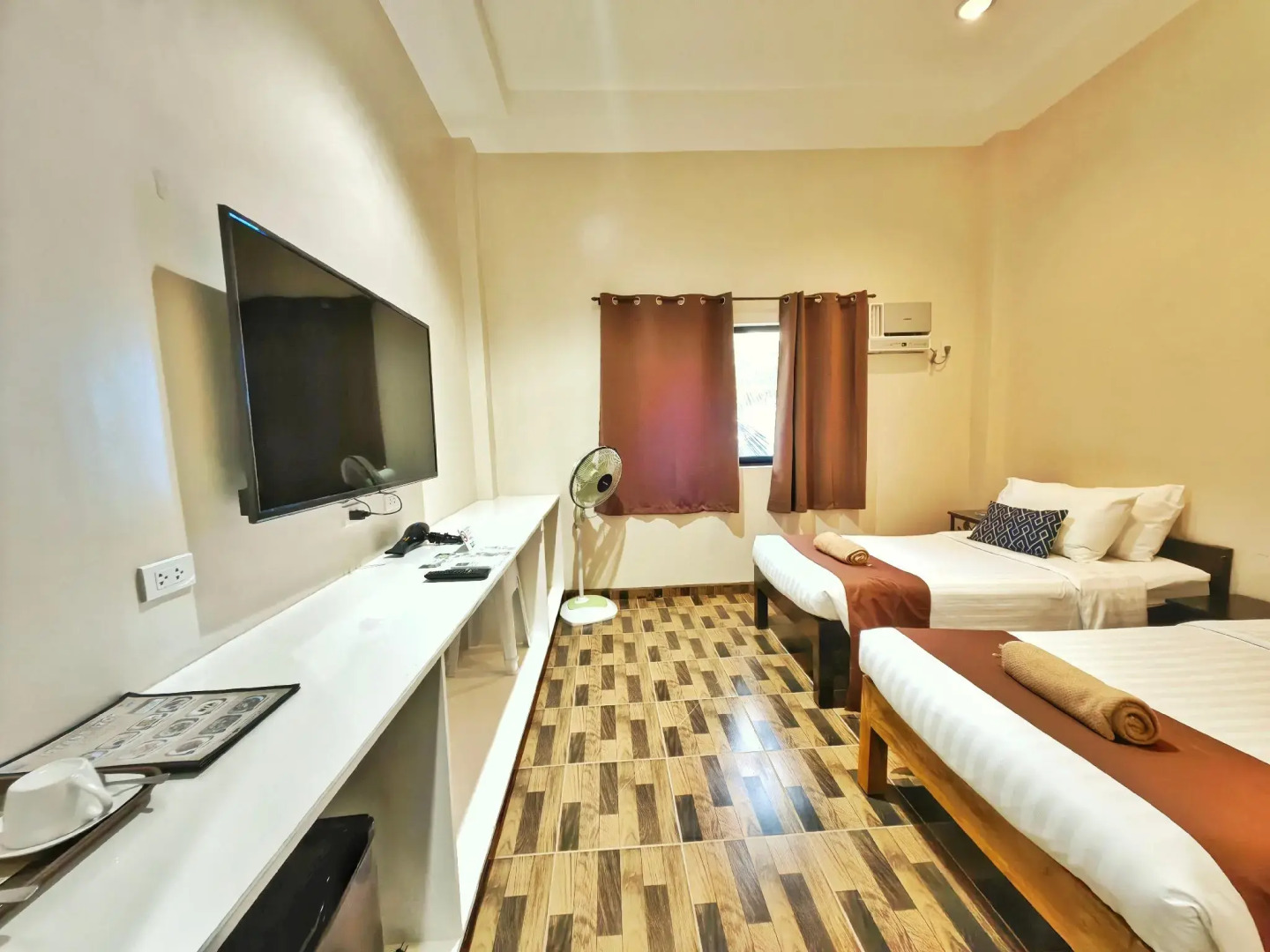 Pescadores Seaview Suites Moalboal